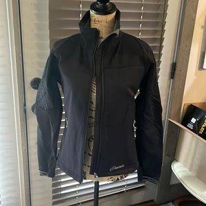 Cloud veil jacket. Inside and outside pockets, Velcro sleeve closure